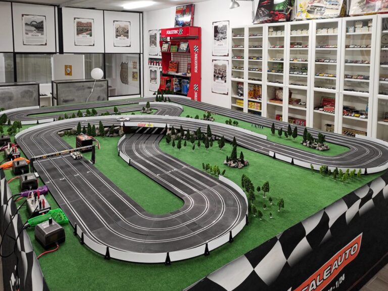 Retromobile El Mejor Garaje de Europa en Erandio 7 768x575