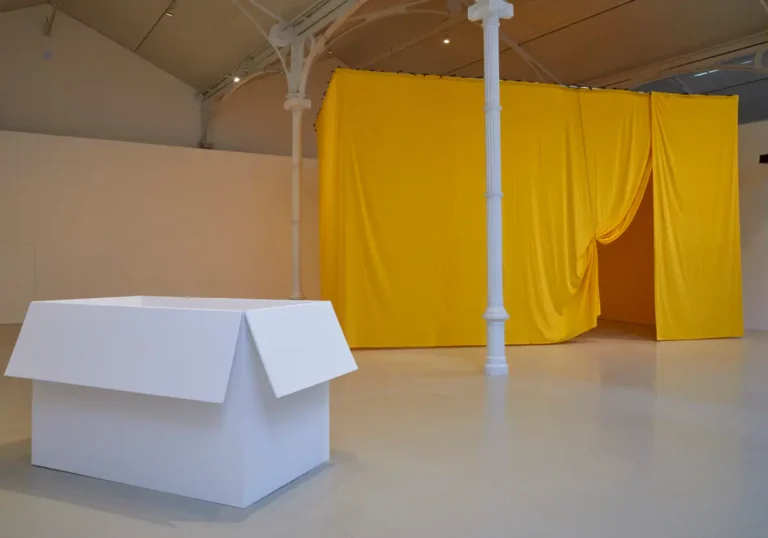 Exposicion Espacios de una secuencia de Ulla von Brandenburg en Palacio Velazquez Retiro 768x538