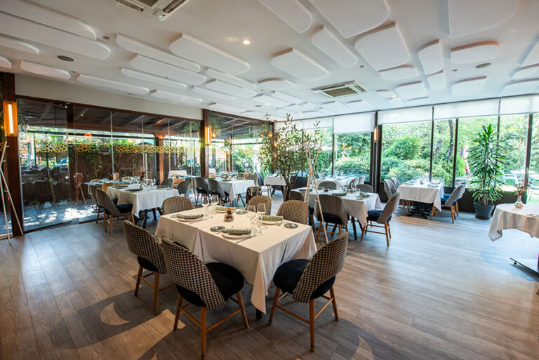 El Misterio del Reloj Detenido Cena y Cluedo en vivo en el Jardin de Arturo Soria 3 768x513