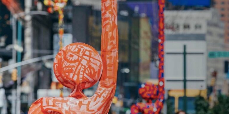 Exposicion Urbana de Santi Flores en Barrio de las Letras 2 768x384