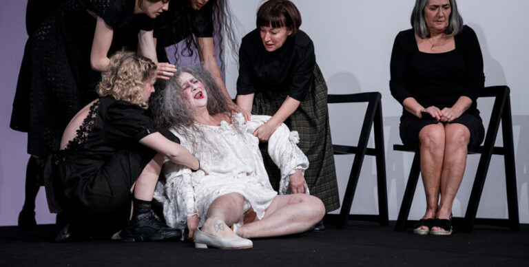 La casa de Bernarda Alba en Teatro Maria Guerrero 3 768x388