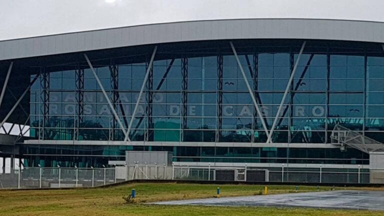 Aeropuerto de Santiago Rosalia de Castro 768x432