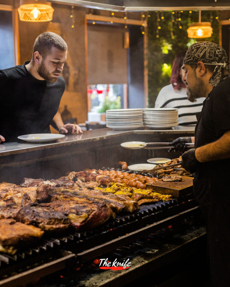 Buffet Carnes Parrilla Argentina en The Knife 3 768x960