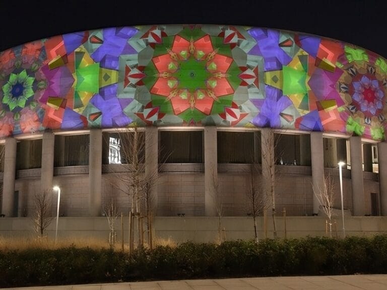 Espectaculo de videomapping de Rosa Munoz en el Senado 768x576