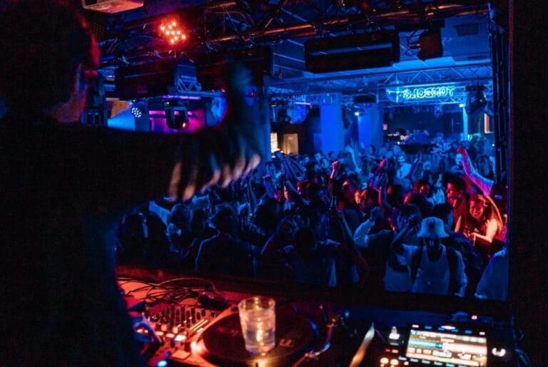 Independance Club 2 768x515