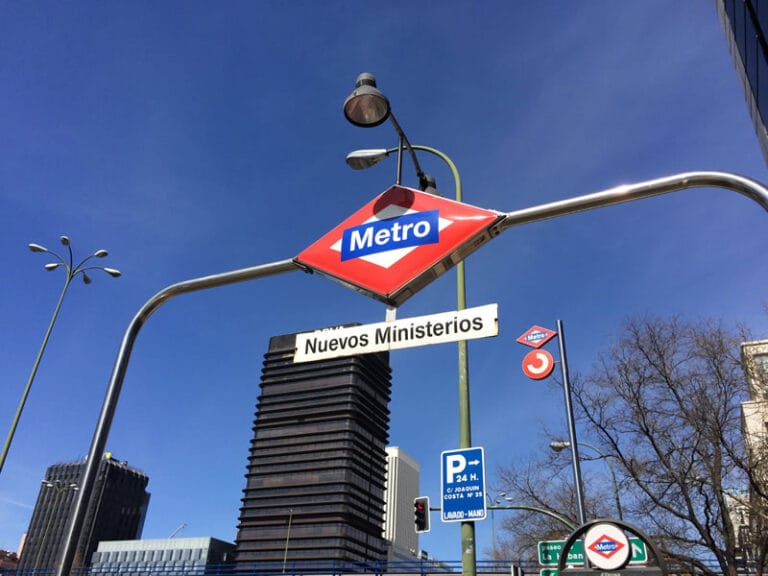 Metro Nuevos Ministerios 768x576