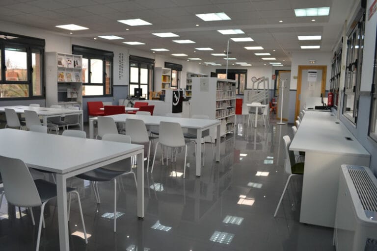 Biblioteca Almudena Grandes Rivas 768x512