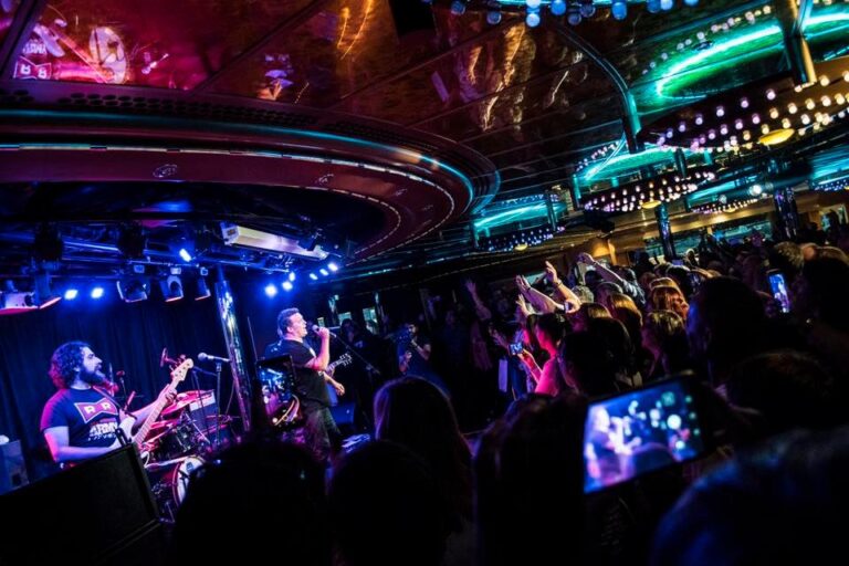 Crucero El Barco Ochentero 2 768x512