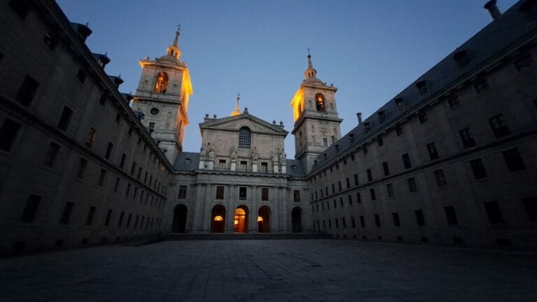 Visitas gratuitas nocturnas al Monasterio de El Escorial 768x432