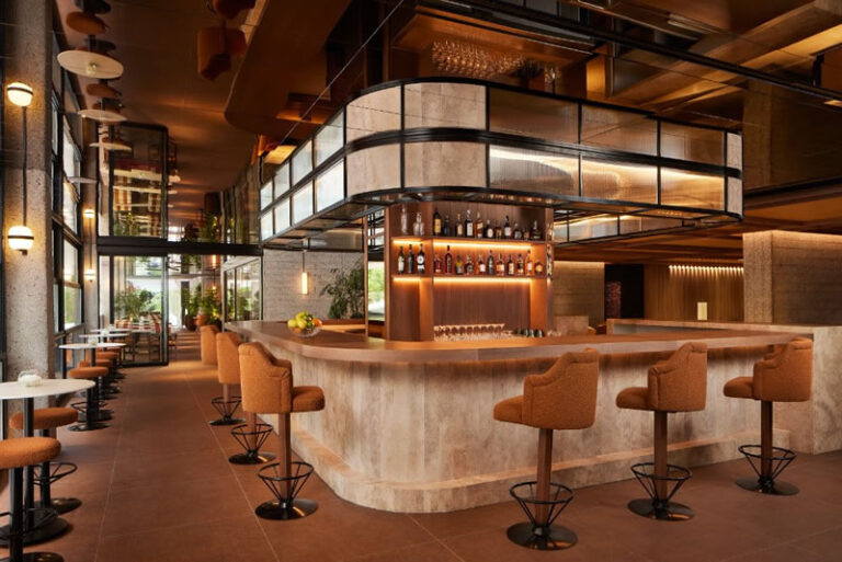 Bikini Bar 2 768x513