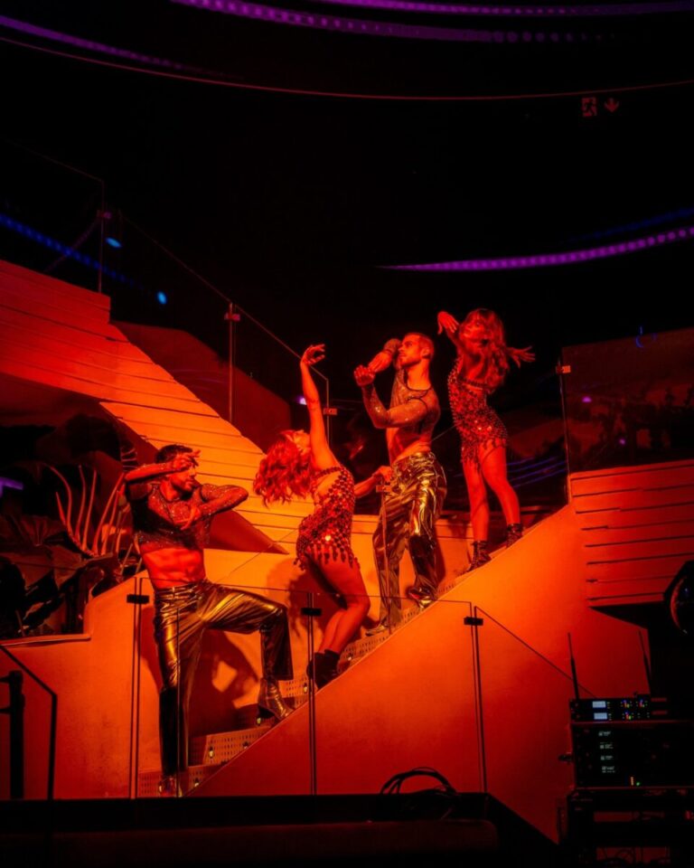 Cosmic Cruise Fiesta en un crucero Interestelar en Fitz Club 8 768x960