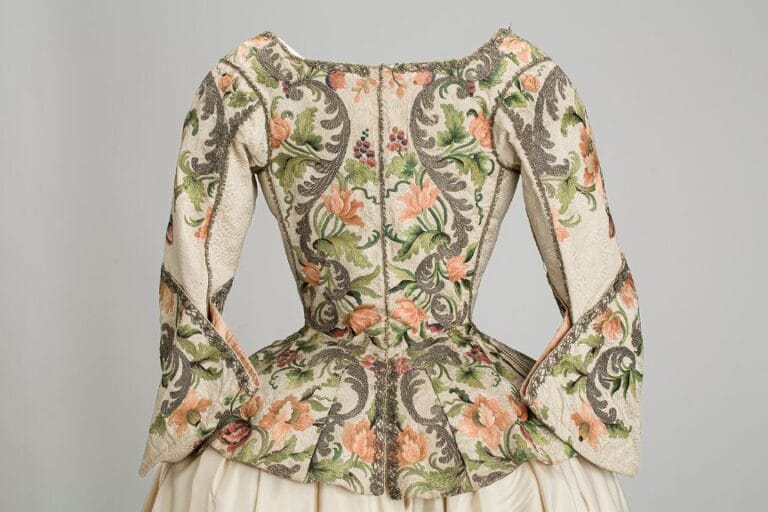 Exposicion Vistiendo un Jardin en el Museo del Traje 768x512