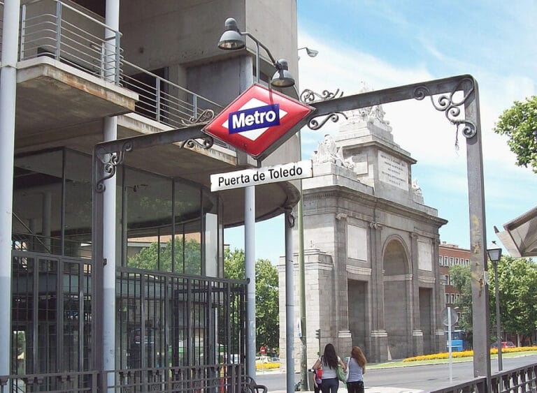 Metro Puerta de Toledo 768x563