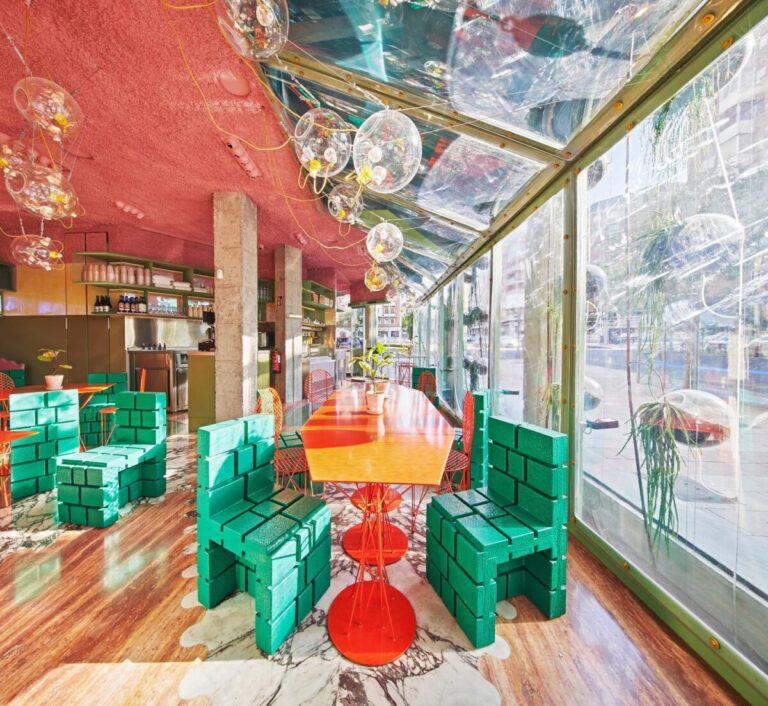 Run Run Run Cafe 12 768x706