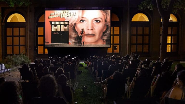 Cine de Verano en los jardines del Museo Reina Sofia 768x433