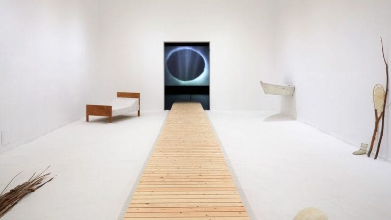 Exposicion Hacer como quien dice y esto que es de Eva Lootz en Museo Reina Sofia 768x432