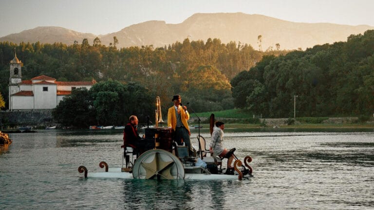 Concierto flotante de Le pianO du lac en el Embalse de El Atazar de Madrid 768x432