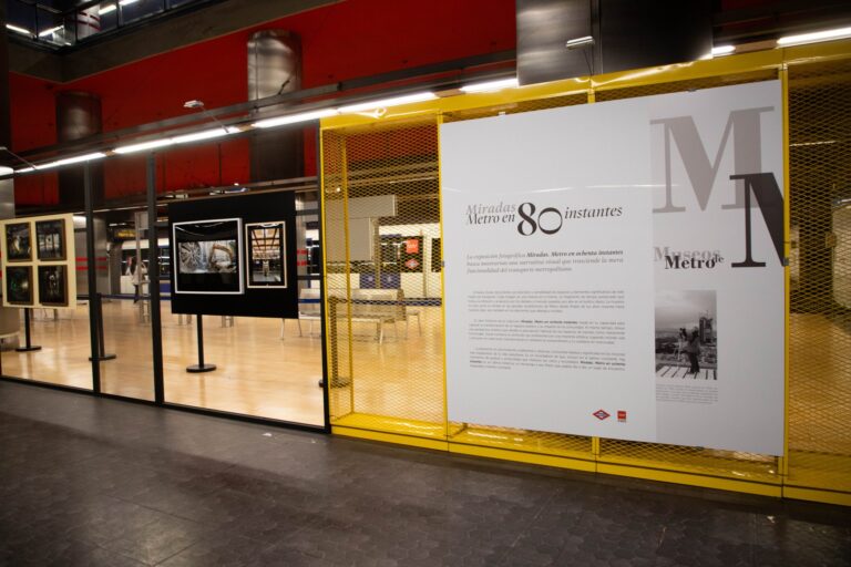 Exposicion fotografica Miradas Metro en ochenta instantes en la Estacion de Chamartin 2 768x512
