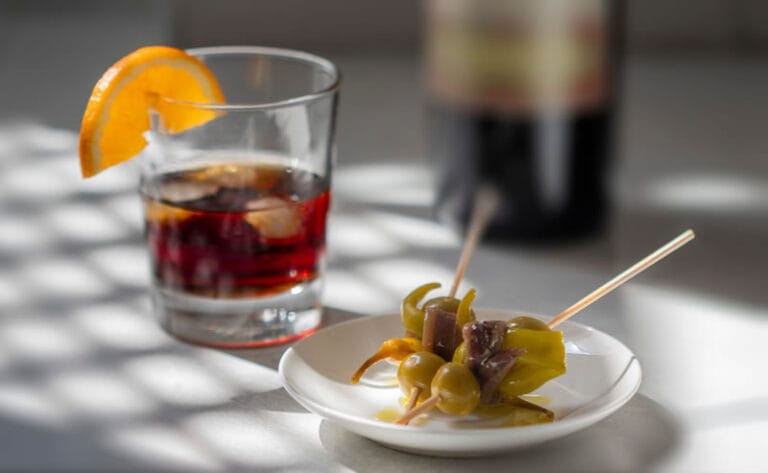 Vermut y Gilda 768x473