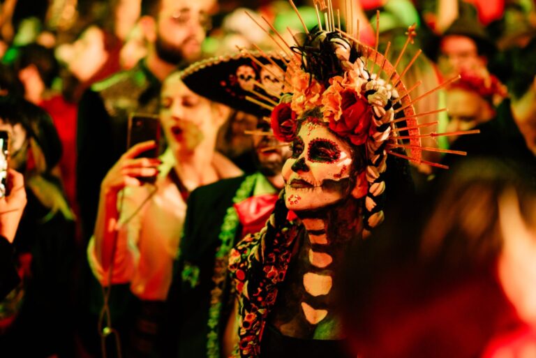 Noche de Muertos La Fiesta en el Circulo de Bellas Artes Madrid 768x513
