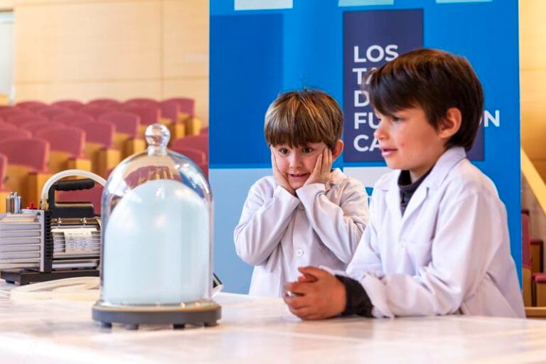 Talleres Cientifico Ambientales para ninos en Fundacion Canal Madrid 768x512