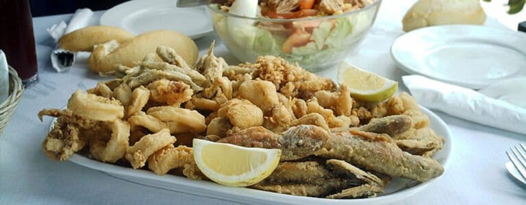 Buffet libre de Pescaito frito de Hacienda de la Torre 768x299