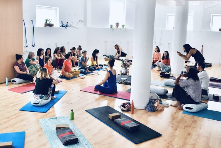 Clase de Yoga en City Yoga Madrid 1 768x513