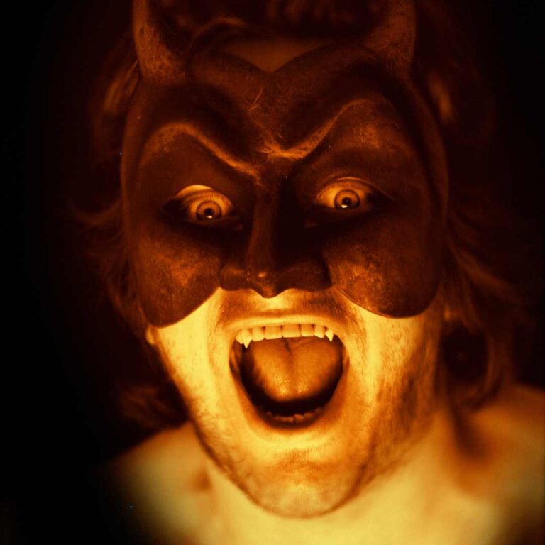 El Castillo de Dracula Terror y Gastronomia en el Lago de la Casa de Campo 2 768x768