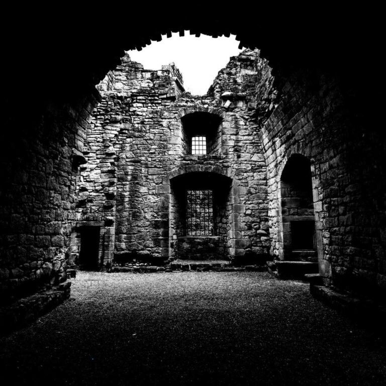 El Castillo de Dracula Terror y Gastronomia en el Lago de la Casa de Campo 3 768x768