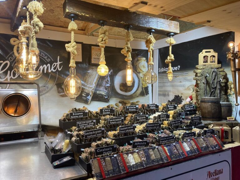 La Navidena Mercado de Navidad y Pista de Hielo en Plaza de Espana Madrid 7 768x577