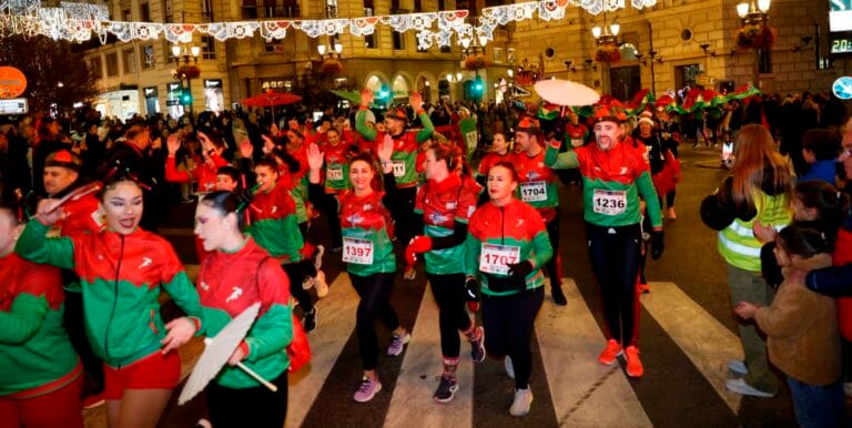 Carrera Nocturna de disfraces de Granada 768x386