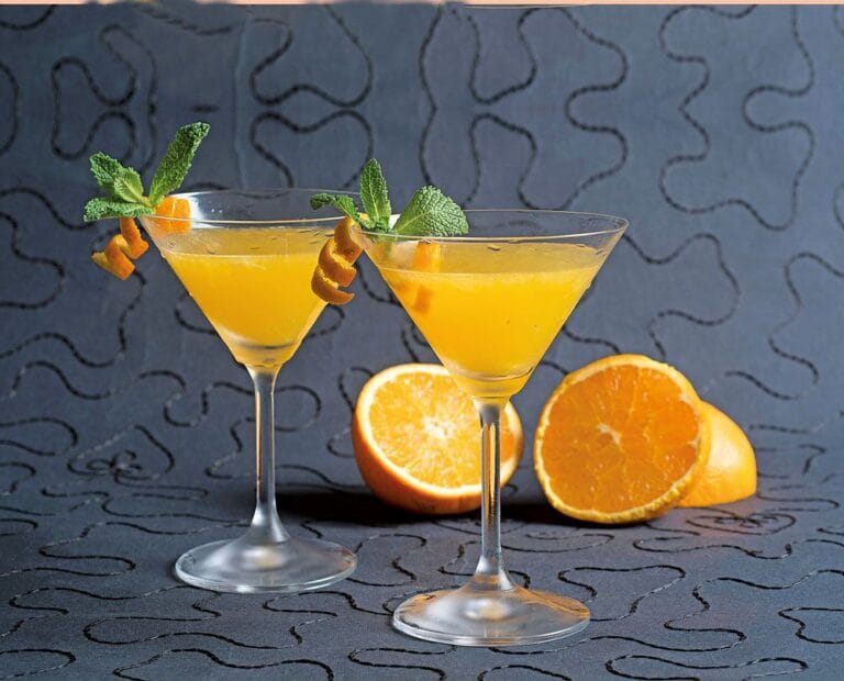 Coctel Solidario Agua de Valencia en Omeraki de Alberto Chicote 768x620