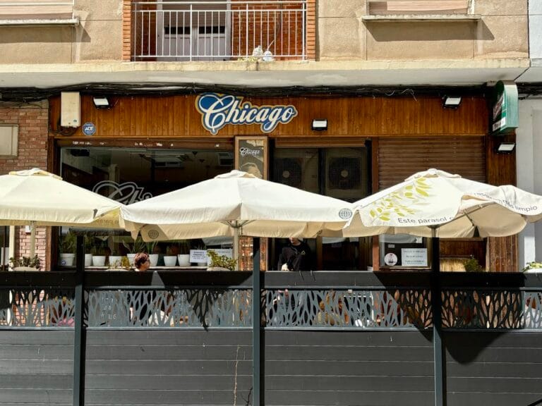 Cafe Chicago 3 768x576