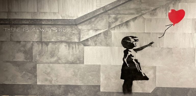 Experiencia Inmersiva Museo Banksy Madrid 768x375