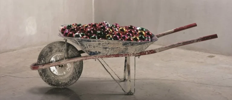 Exposicion Eramos felices y no lo sabiamos en Casa de Mexico 768x331