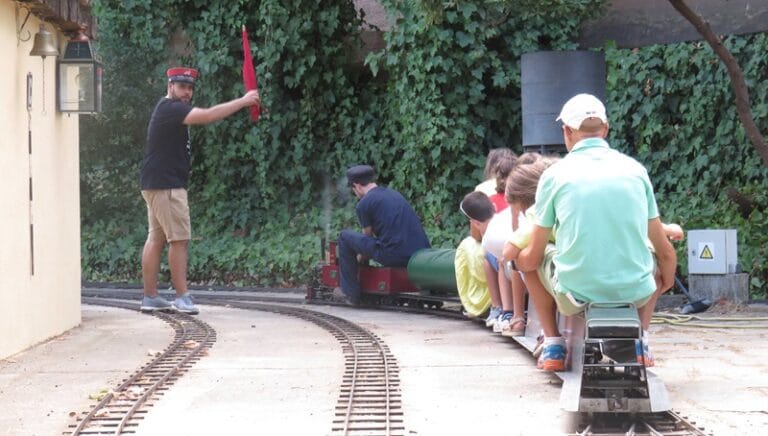 Dia del Nino y de la Nina en el Museo del Ferrocarril 768x436