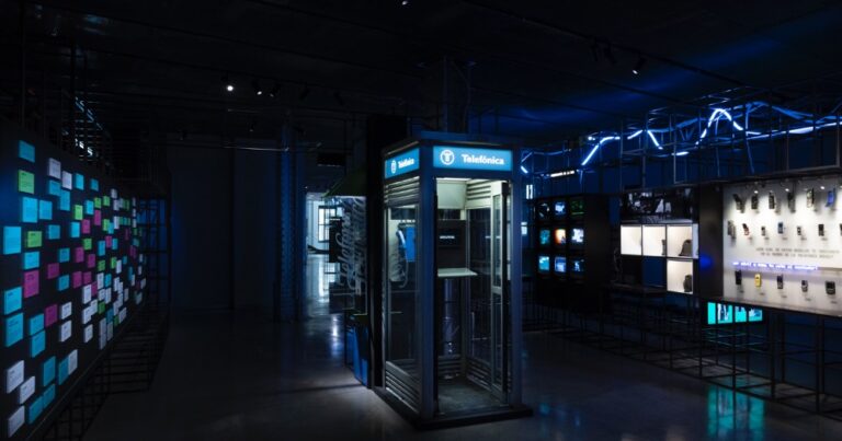 Exposicion Exponencial De analogicos a digitales en Espacio Fundacion Telefonica 2 768x403