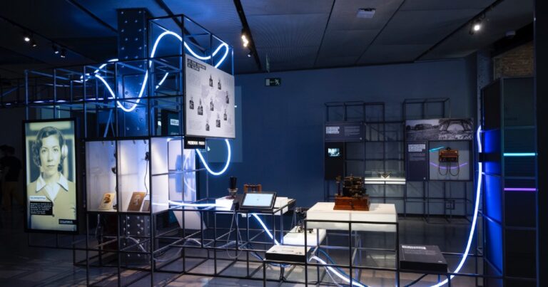 Exposicion Exponencial De analogicos a digitales en Espacio Fundacion Telefonica 6 768x403