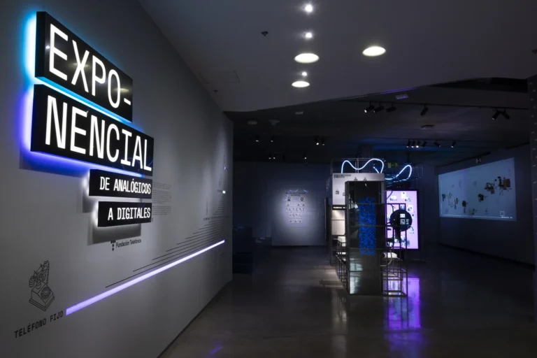 Exposicion Exponencial De analogicos a digitales en Espacio Fundacion Telefonica 768x512