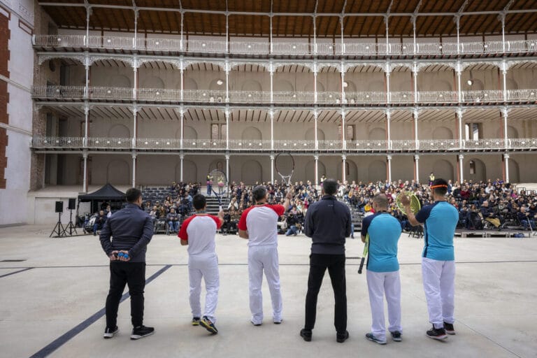 Exhibicion de Juegos vascos de pelota en Beti Jai 768x512