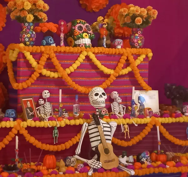 Visitas al Altar de Muertos del Museo de America